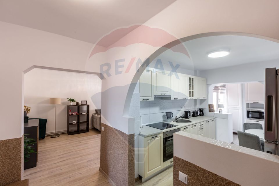 Apartament cu 4 camere de vânzare în zona Central