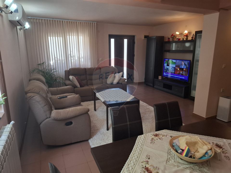 Casă / Vilă cu 5 camere de vânzare în zona Brestei