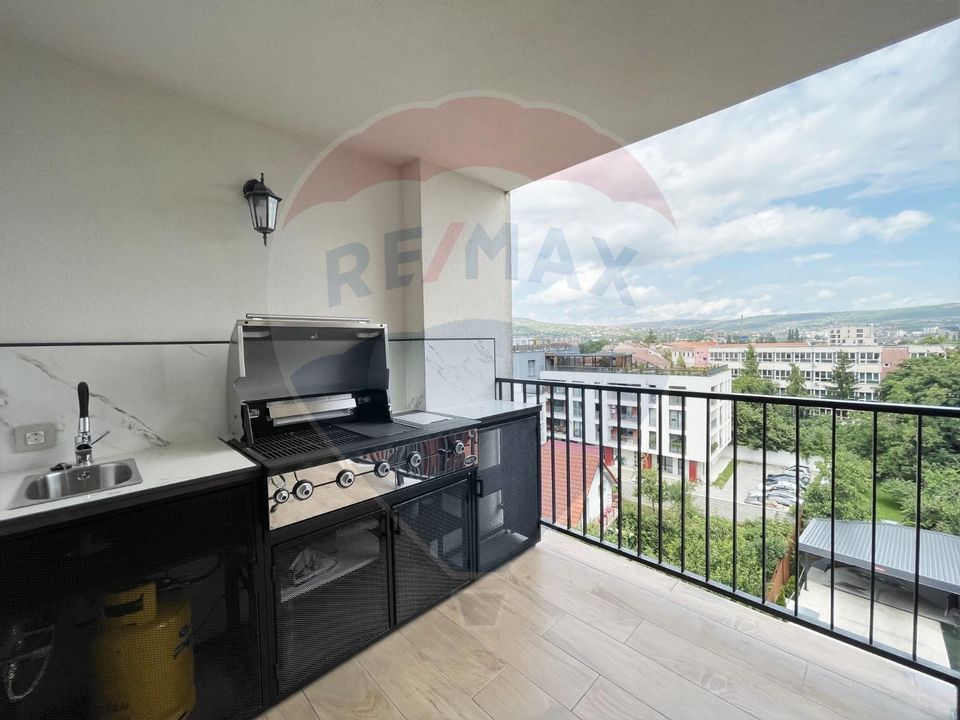 Apartament de lux cu 3 camere de închiriat în zona Central