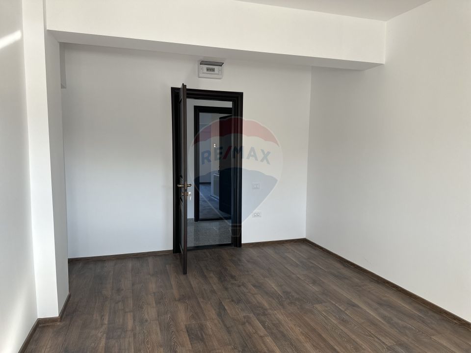 690sq.m Commercial Space for rent