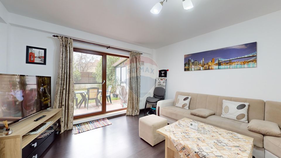 Vânzare  apartament cu 2 camere și curte proprie, zonă centrală