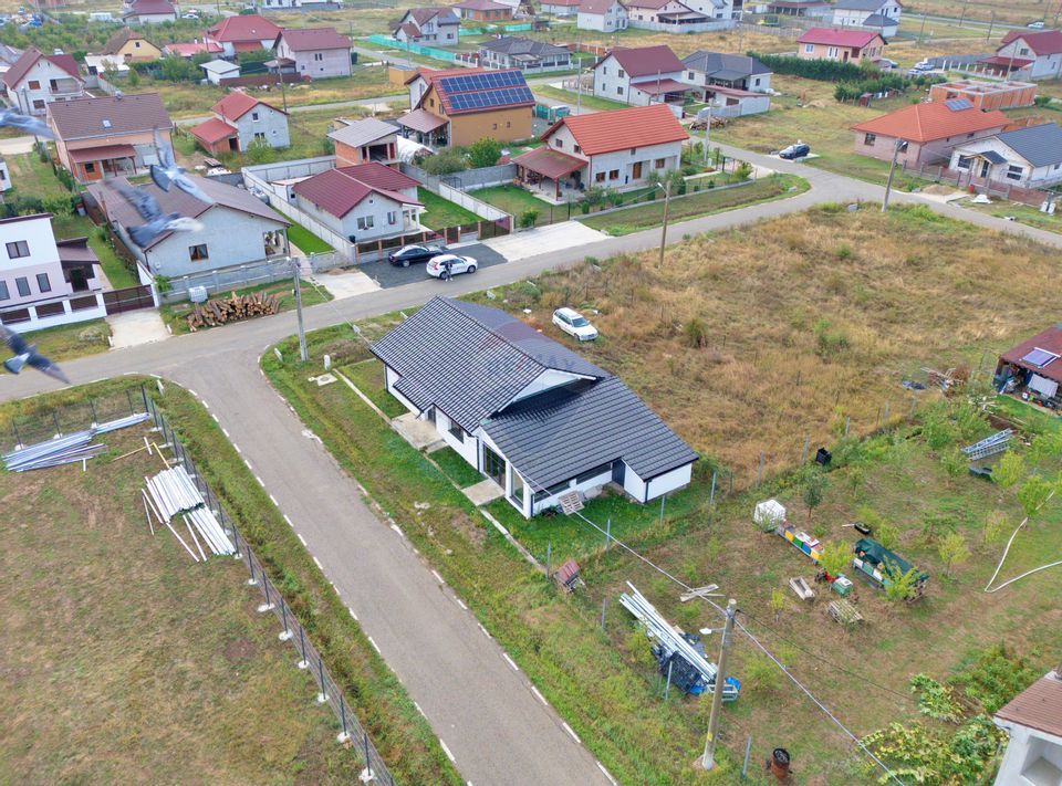 Casă cu 3 camere de vânzare loc. Frumușeni, jud. Arad