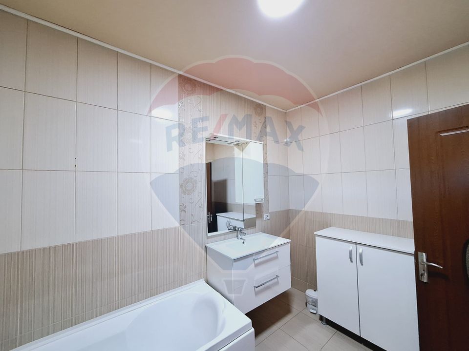 Casă / Vilă cu 5 camere de vânzare la 12-15 minute de Oradea