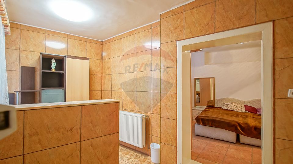 Proprietate cu 2 apartamente și garaj, Schei