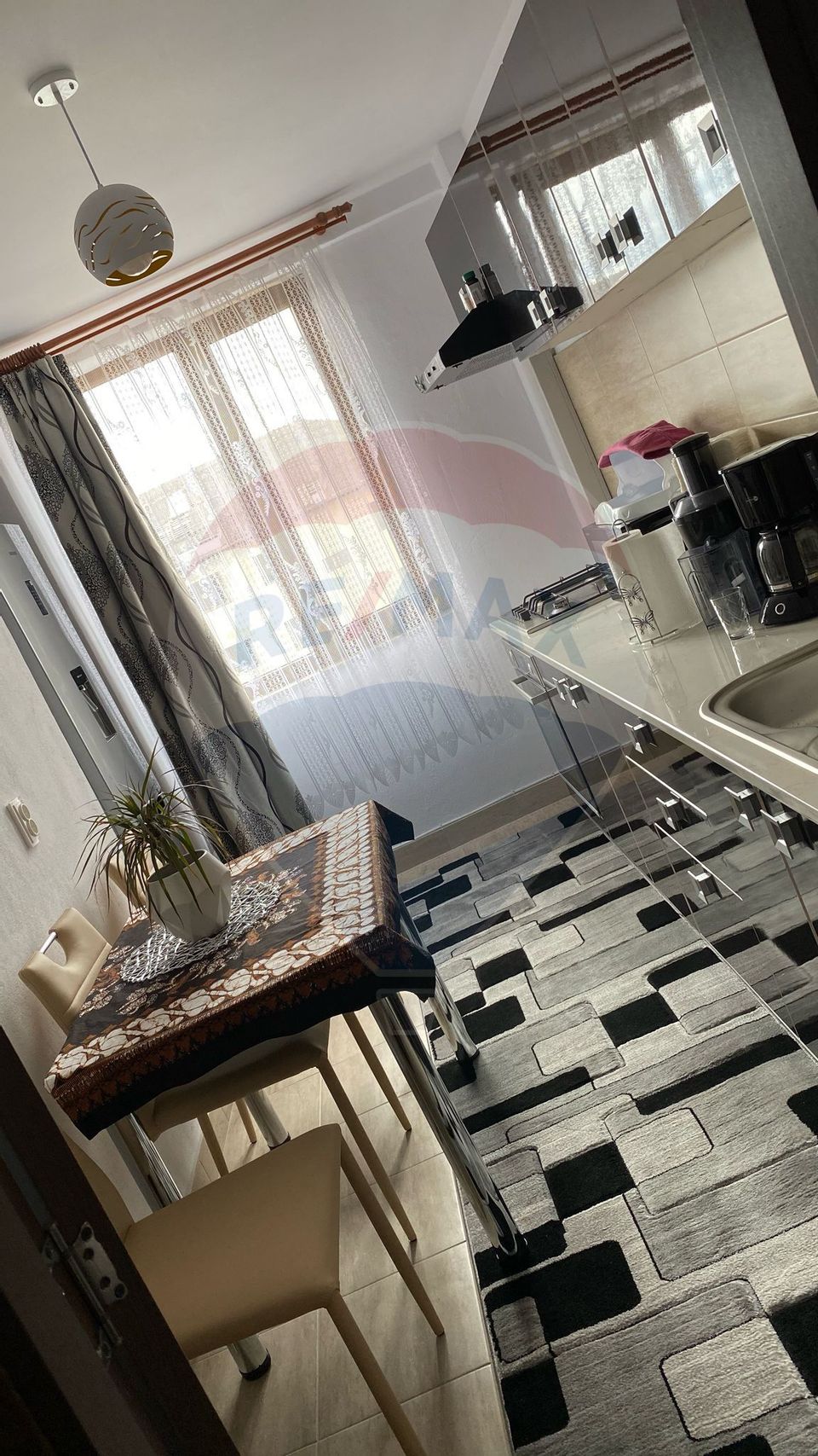 Apartament cu 3 camere de vânzare