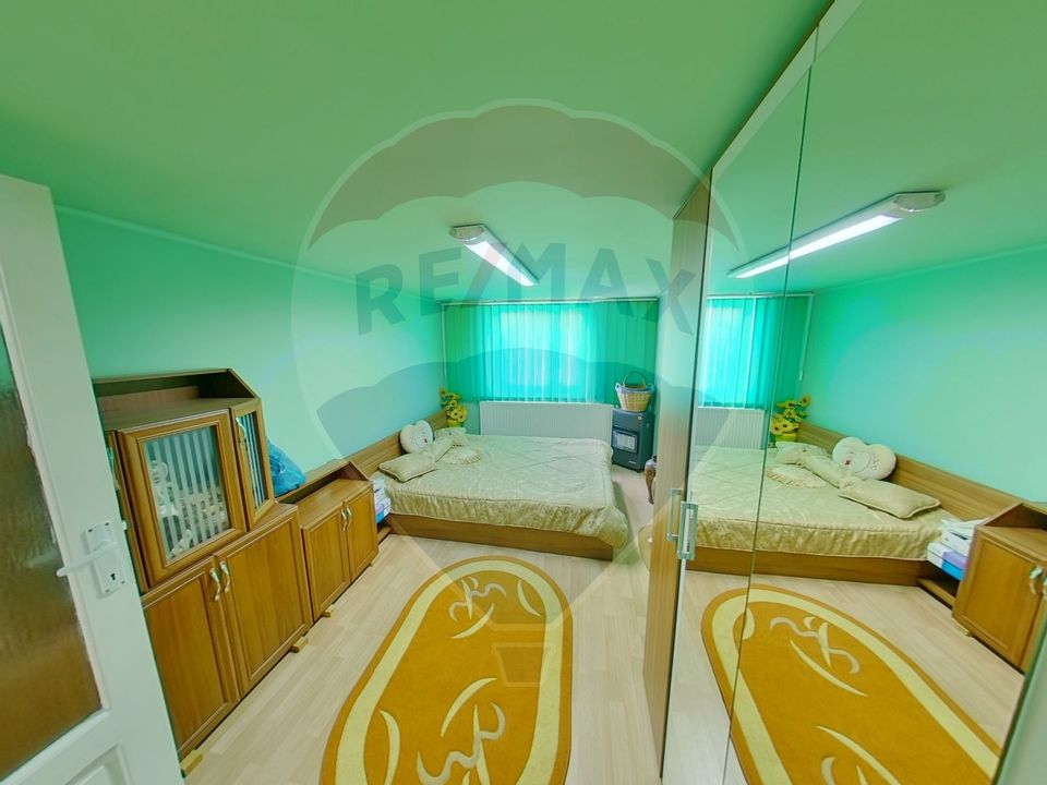 Casă / Vilă cu 16 camere de vânzare în zona Bobâlna