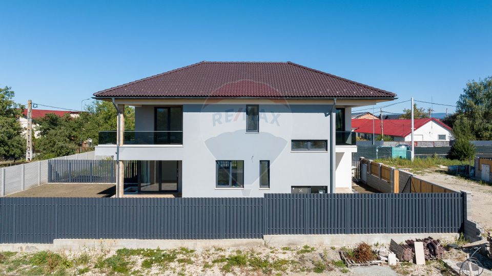 5 room House / Villa for sale