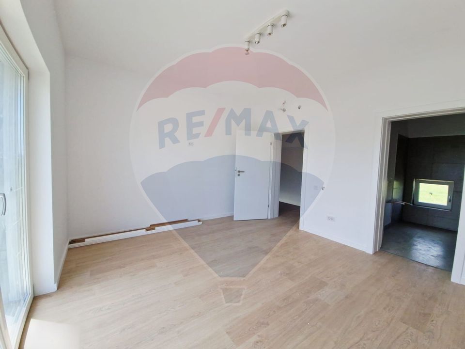 Casă / Vilă - 132,5 mp  , teren - 264 mp  / zona Cârcea