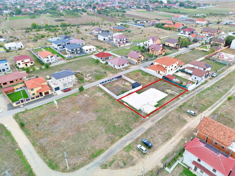 Teren 805 m², front stradal 40 ml, fundație existentă