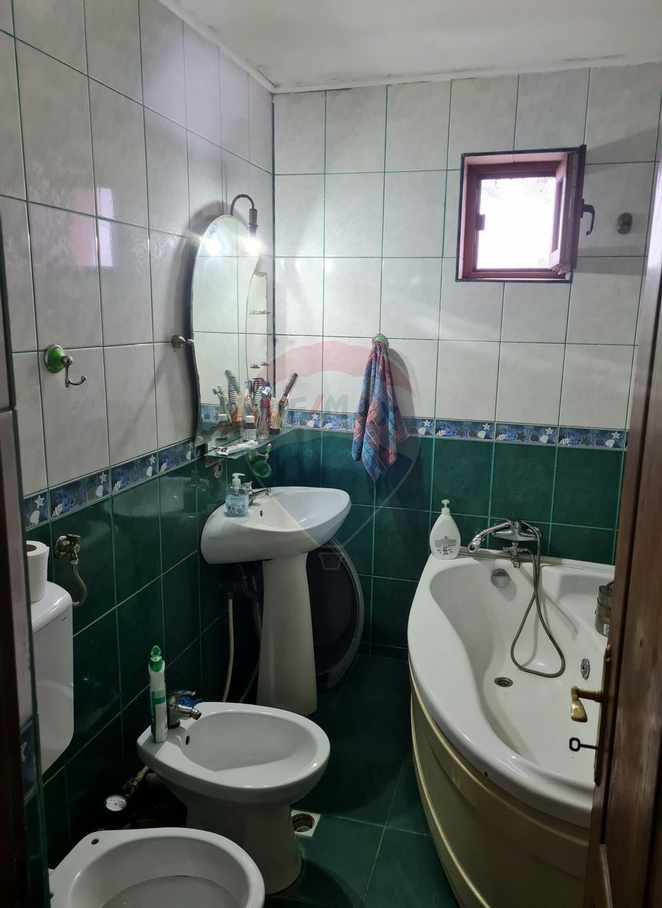Apartament cu 4 camere  în zona Ultracentrala( Primaria Focsani)