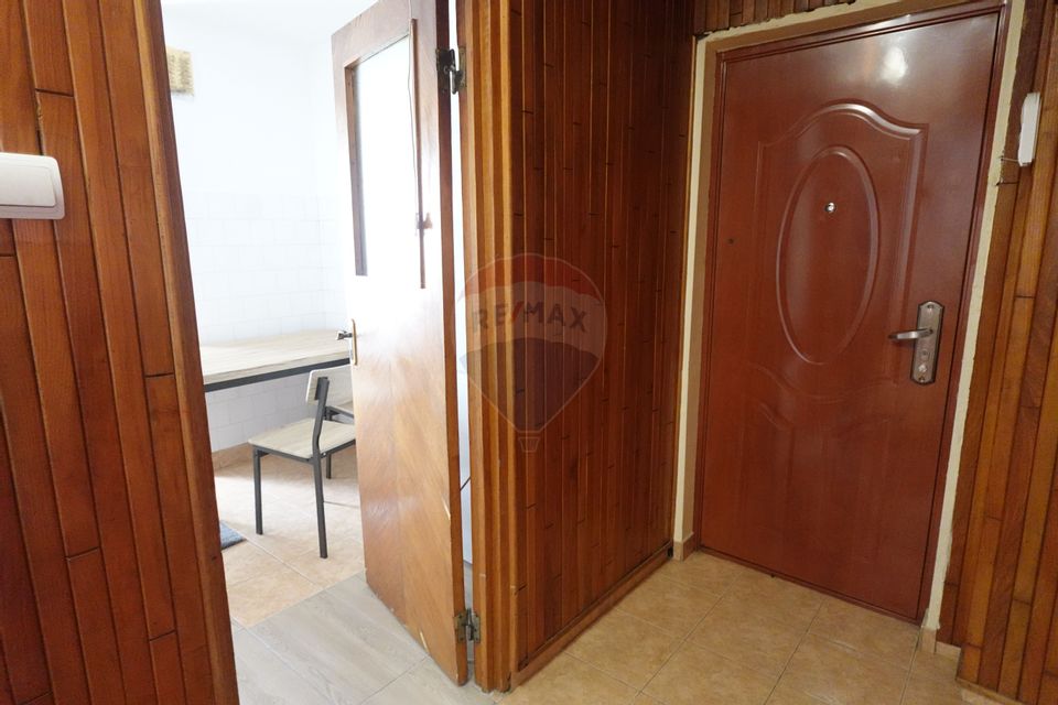 Apartament cu 3 camere de închiriat - Central