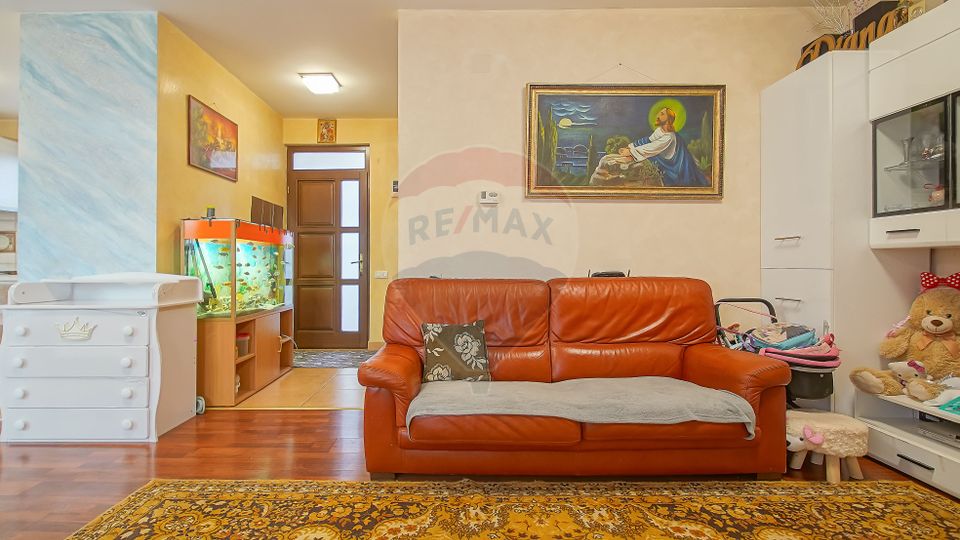 4 room House / Villa for sale, Tractorul area