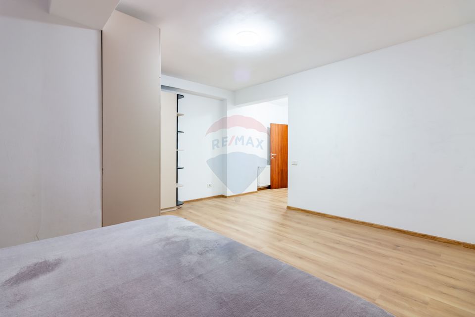 Apartament cu 4 camere si gradina proprie de vanzare/ str.  Amurgului