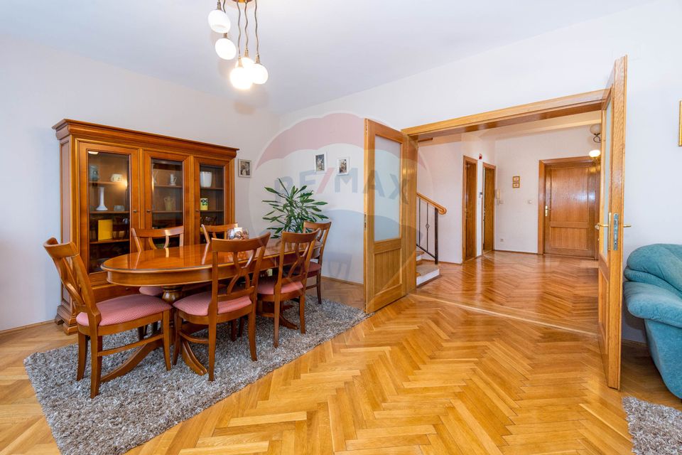 Casă elegantă în cea mai bună zonă din Cristian – COMISION 0%