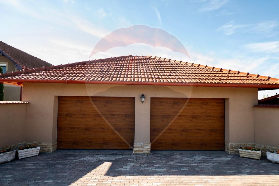 Casă impresionanta cu teren 2700mp garaj 2 masini si terasa-Madaras