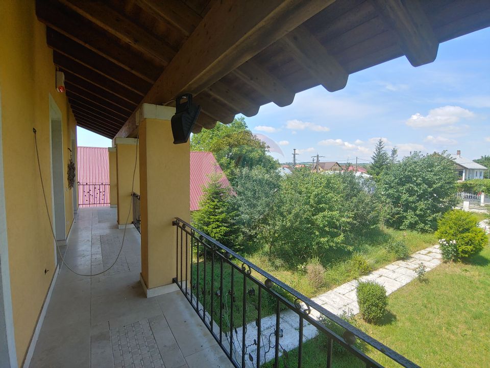 Casă / Vilă de lux cu 5 camere de vânzare în Vadu Moldovei, Suceava