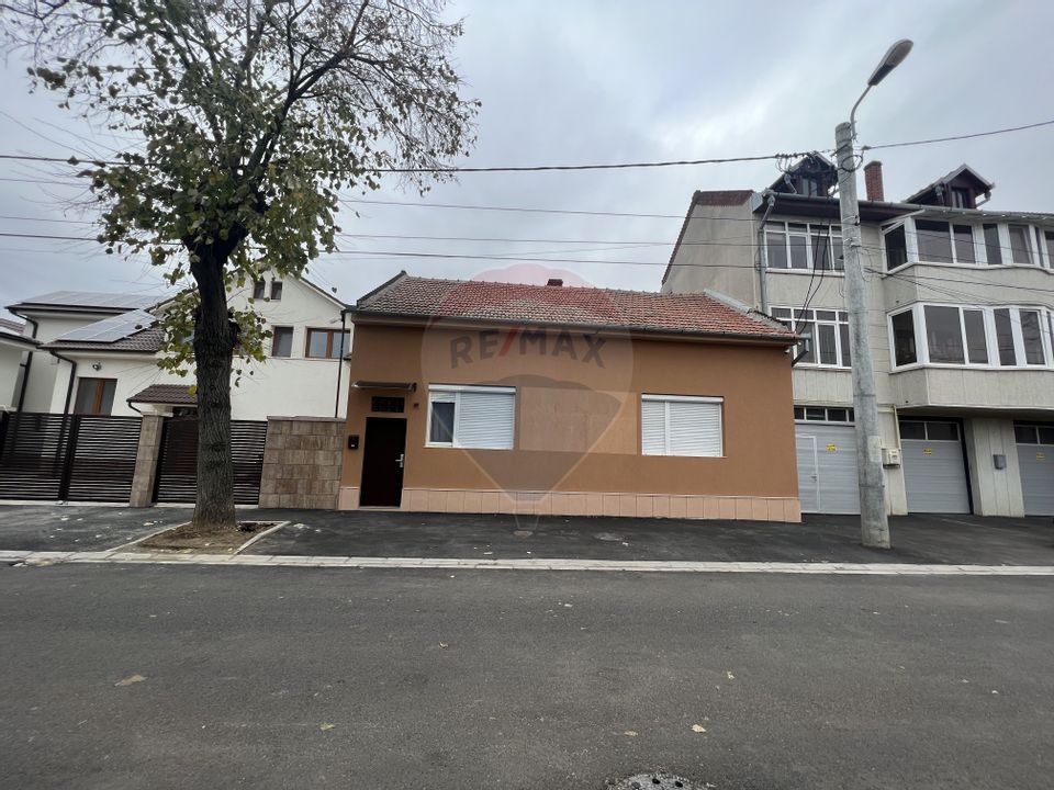 Casă cu 2 camere de închiriat în zona Central