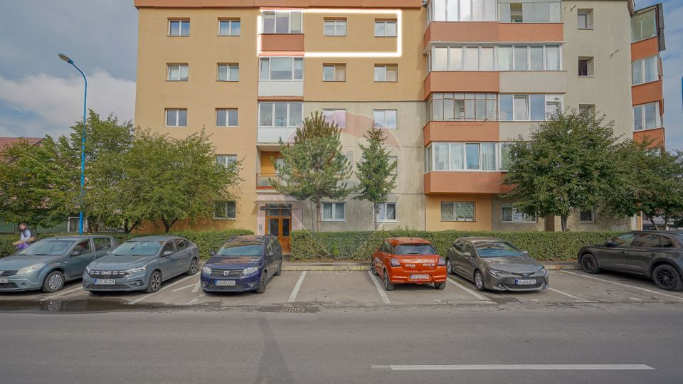 Apartament cu 3 camere de vânzare în zona Bartolomeu