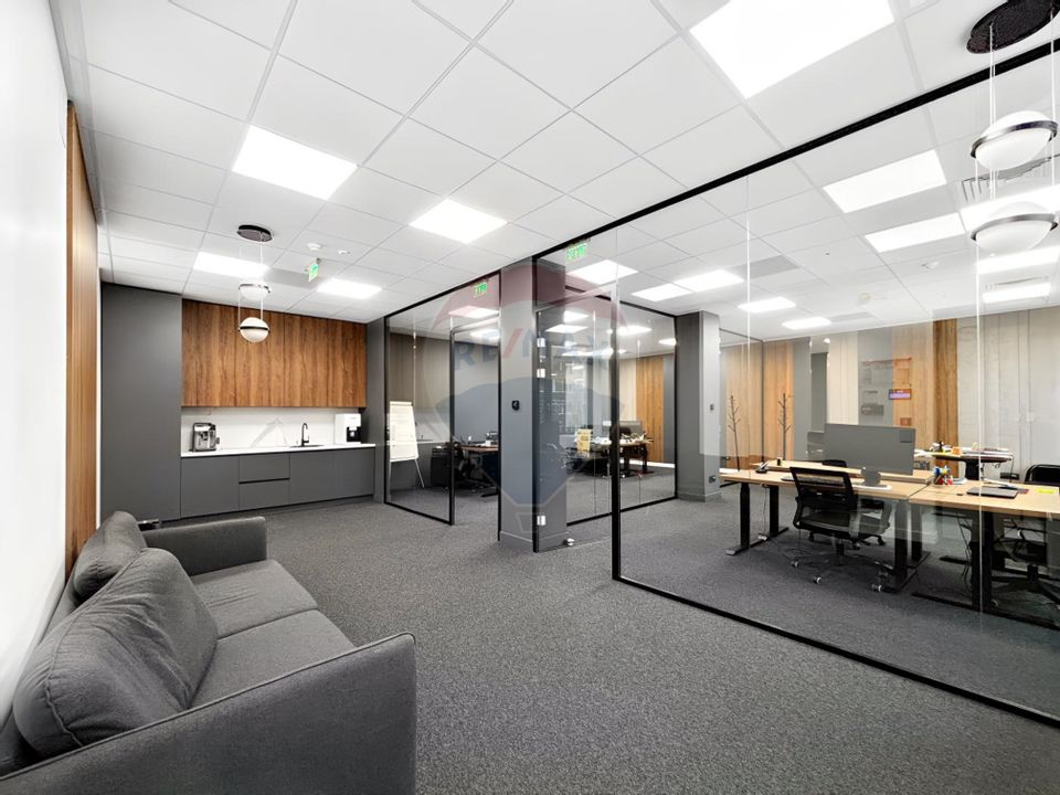 4 etaje in spațiu comercial ultramodern, Piața Victoriei