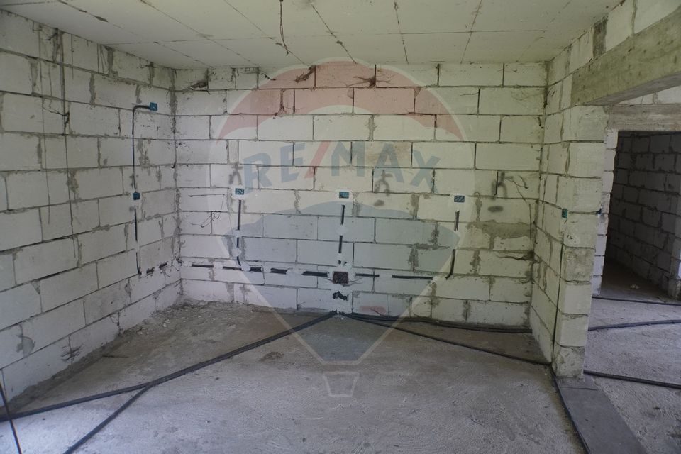 Casă cu 5 camere de vânzare, Moisei