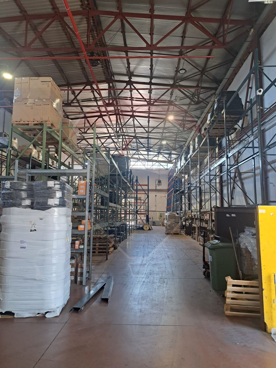 Inchiriere hala 850 mp birour 350 mp curte 2400 mp Pod Otopeni Centura