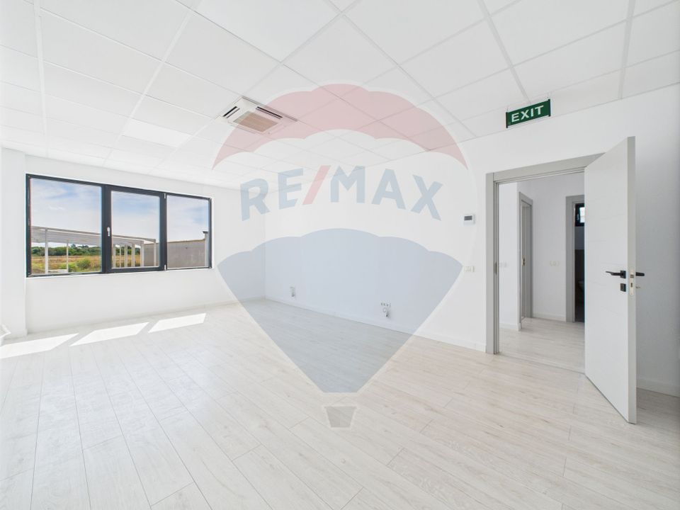 Modern industrial space hall for rent