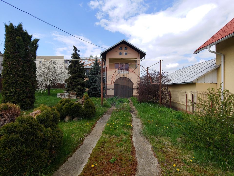 8 room House / Villa for sale