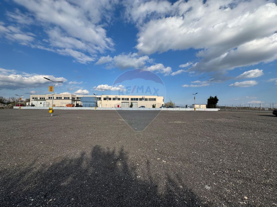 Presentation of Land for Sale – Mixed Area of Housing and Services