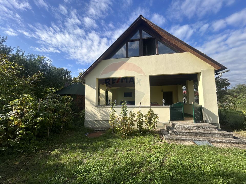 Casa - sura cu 16 ari teren de vânzare în Buşag