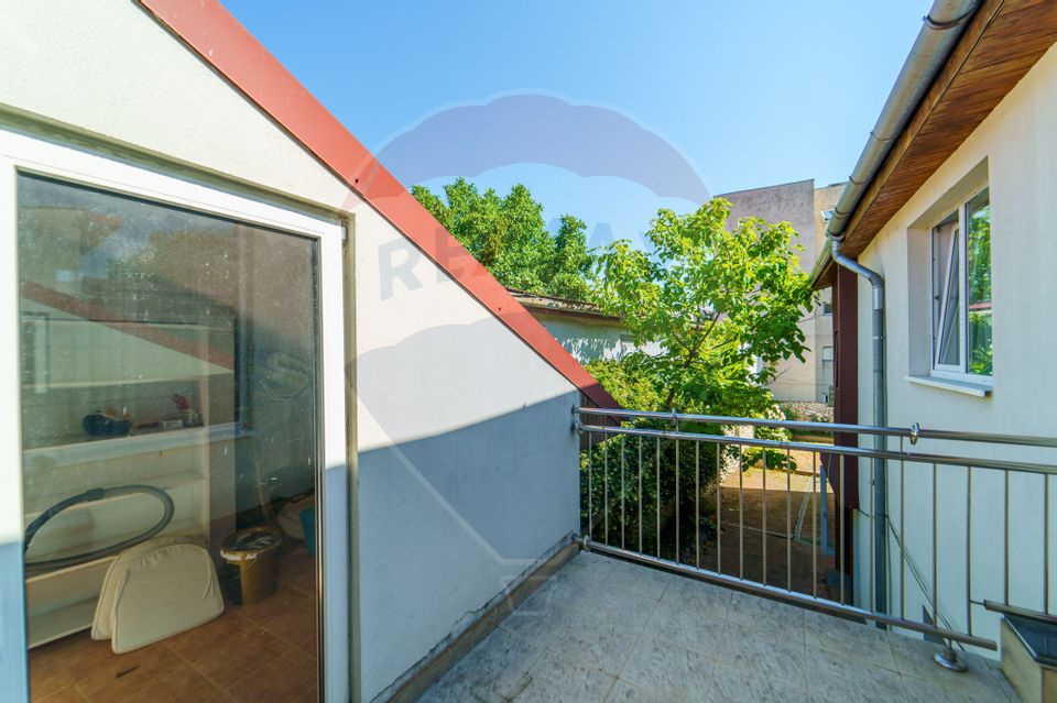 Apartament modern la casa cu 3 camere si balcon Zona Banu Maracine