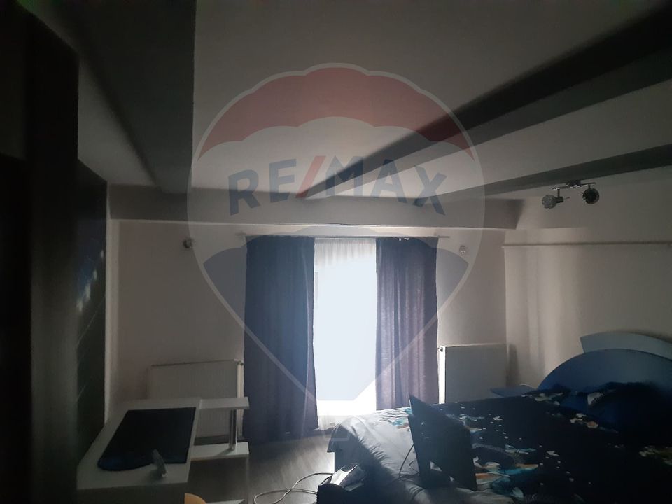 Casa cu spatiu comercial la parter