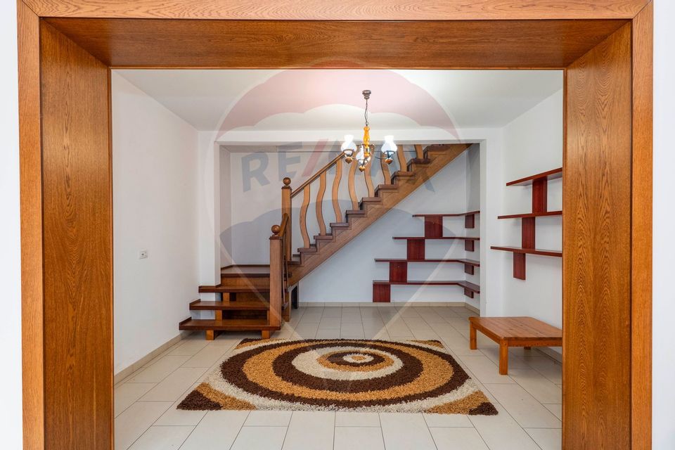 Casa 5 camere + spațiu comercial  zona centrala