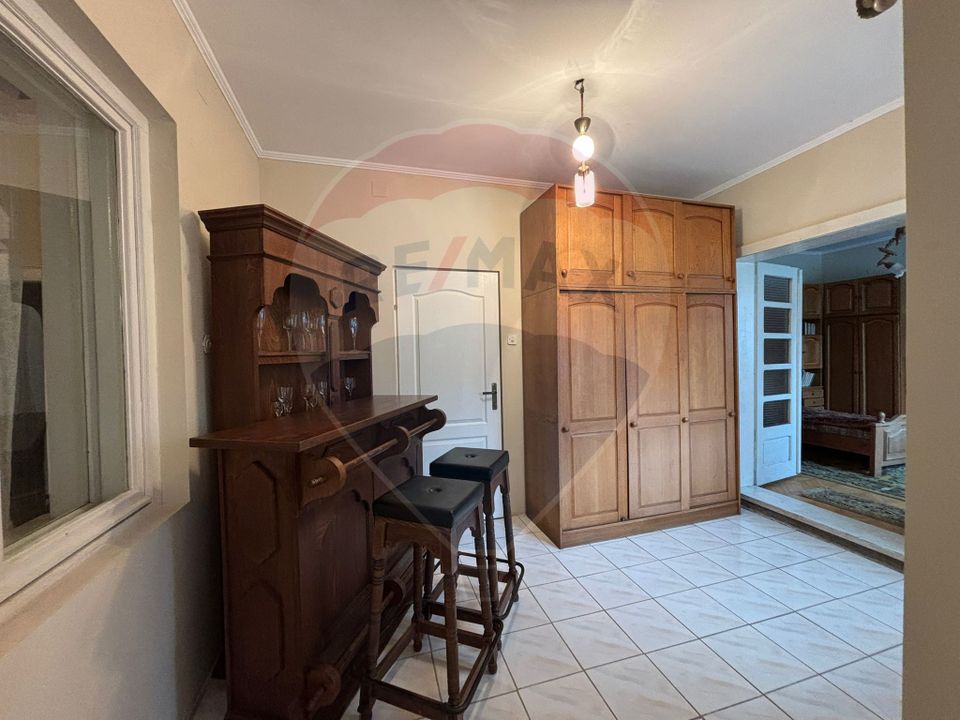 Casă / Vilă cu 5 camere de vânzare în Aleșd zona Ultracentral