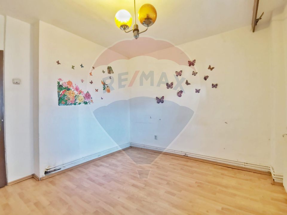 Apartament 4 camere, strada Molidului-Racadau