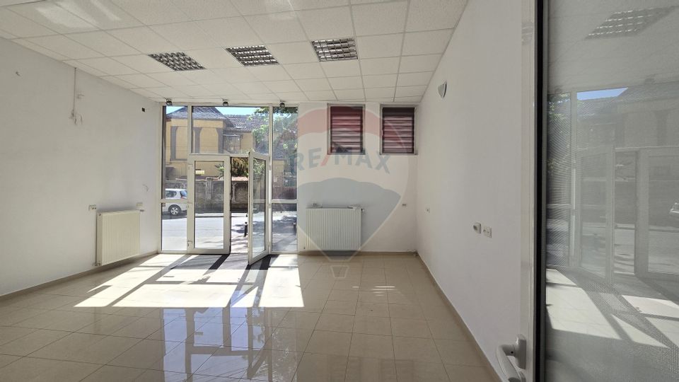 48sq.m Commercial Space for rent, Semicentral area