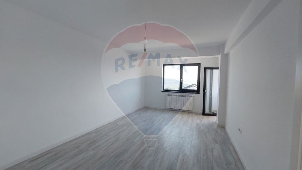 Apartament cu 3 camere de vânzare