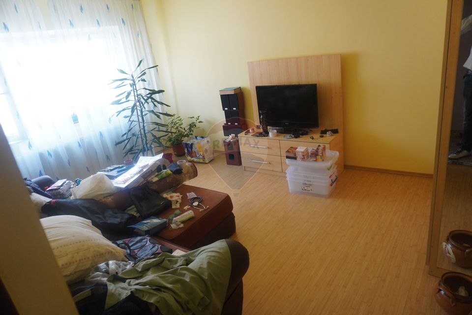 Apartament cu 3 camere de vânzare în zona Central