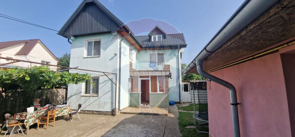 Casă / Vilă cu 3 camere de închiriat în zona Tache