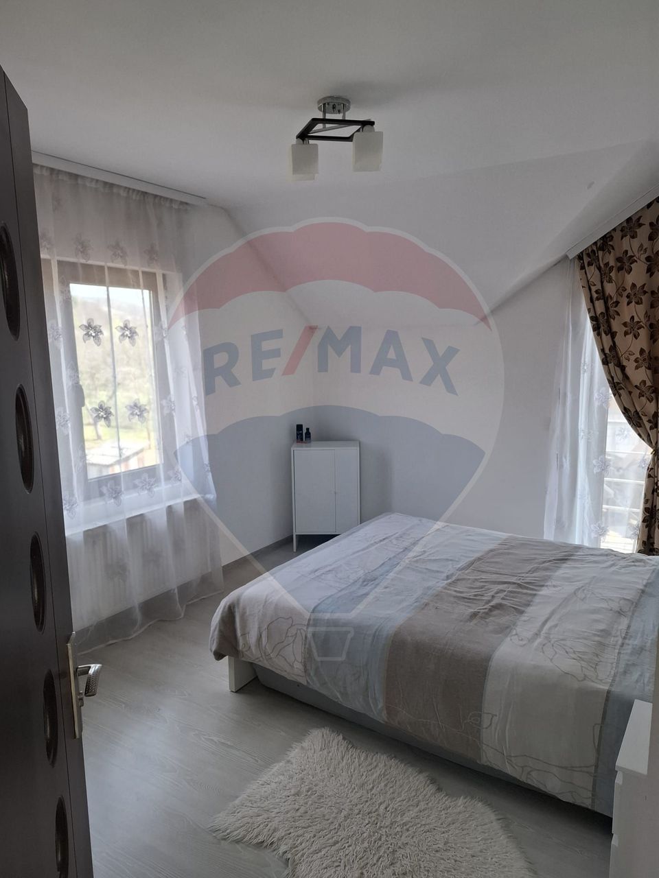 Casă / Vilă cu 5 camere de vânzare