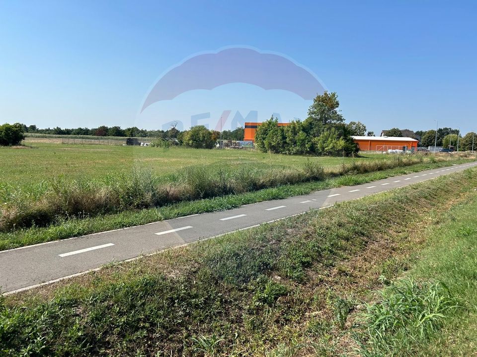 Teren in parcul industrial Madaras la intrare in oras Salonta .