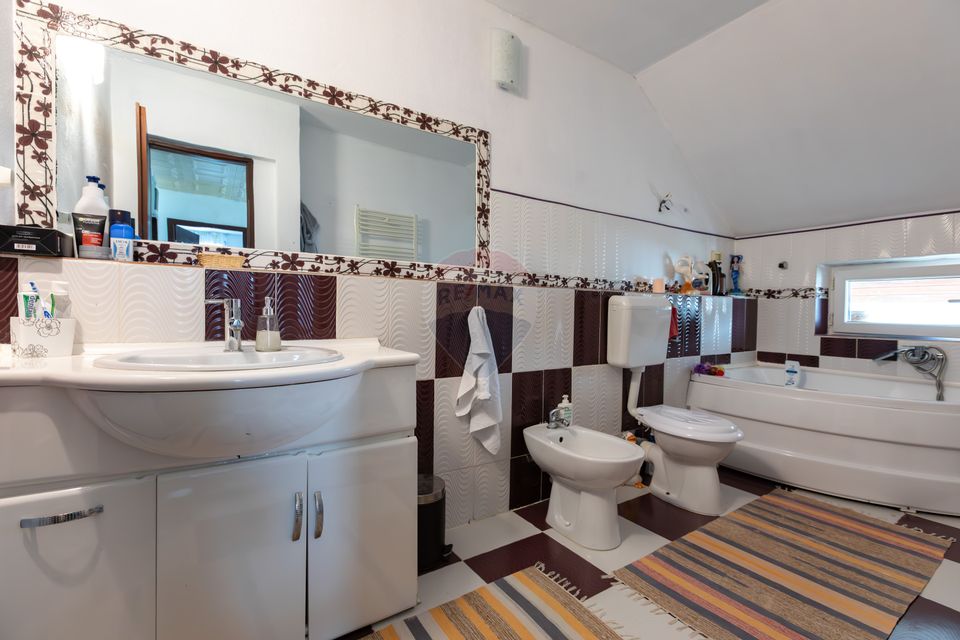 Casă / Vilă 4 camere de vânzare – Comuna Măgura, Str. Salcâmului