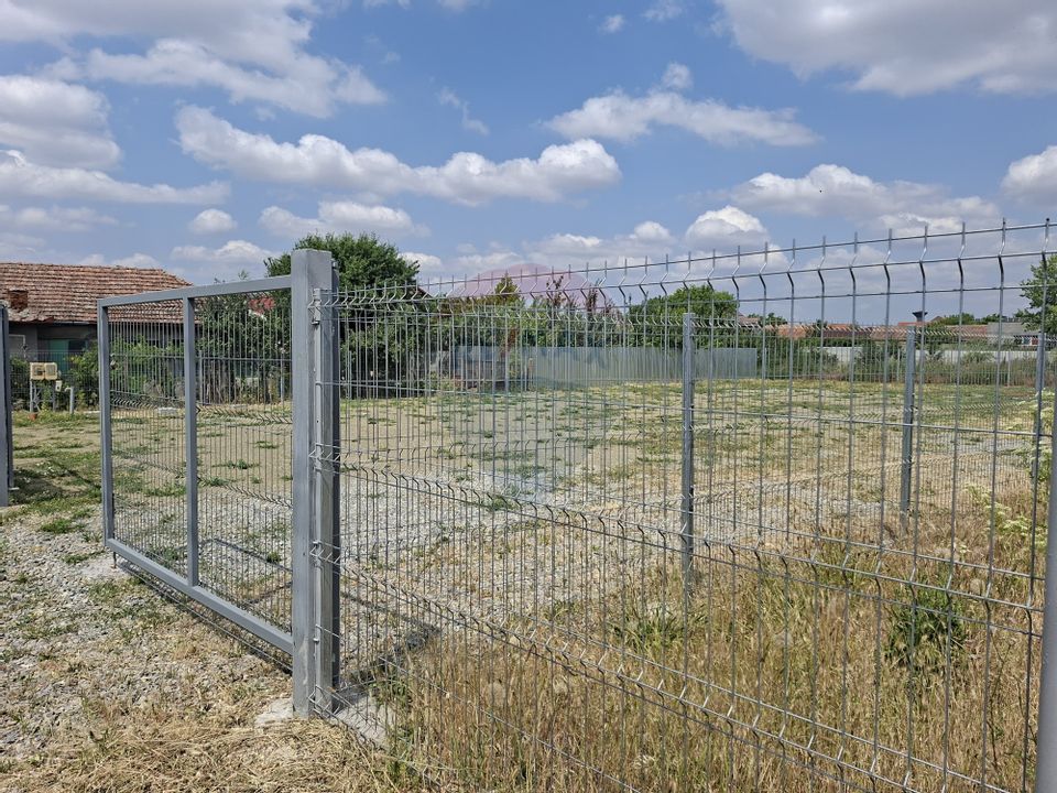 Teren logistic 907 mp de închiriat/ Aurel Vlaicu