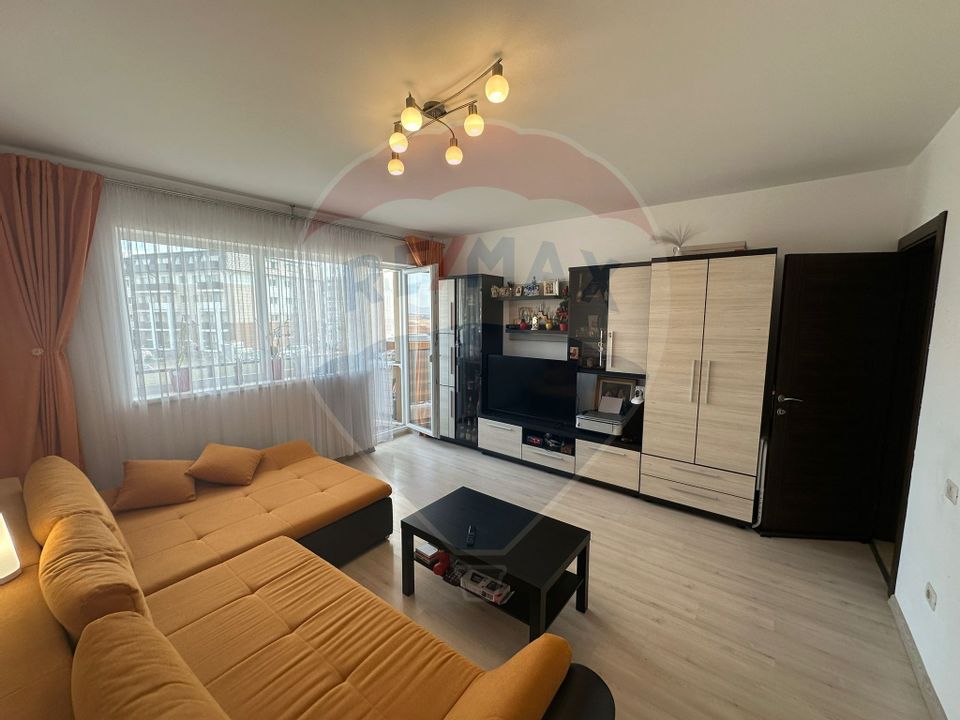 Apartament cu 3 camere de vânzare