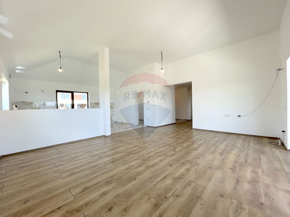 !! VANDUT !! Casă individuala, parter, 1400 mp teren, Sanpetru