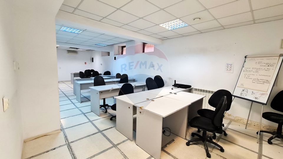 400sq.m Commercial Space for rent, Bd. Cosbuc area