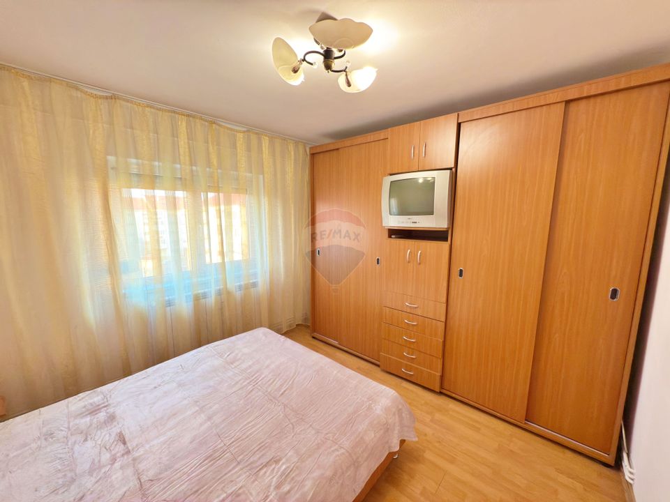 Apartament cu 3 camere de închiriat în Alfa, Arad.