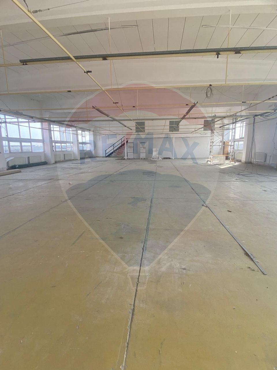 DE INCHIRIAT Spații comerciale intre 190-1500 mp în Sectorul 1
