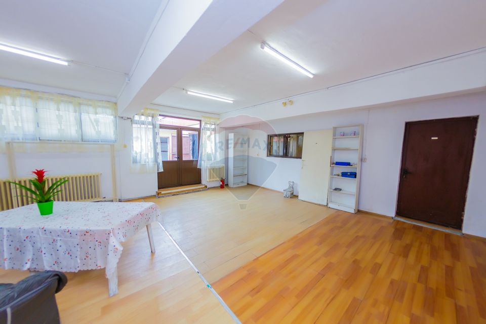 190sq.m Commercial Space, Central area