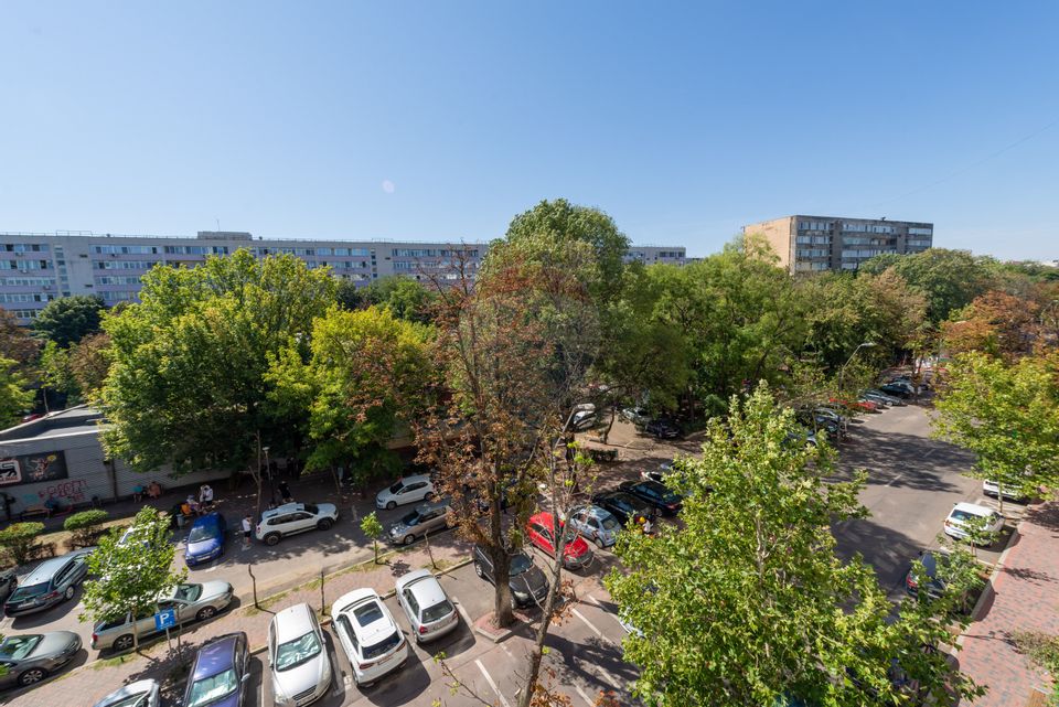 Apartament 3 camere renovat de vanzare, zona Muncii, bloc 1979