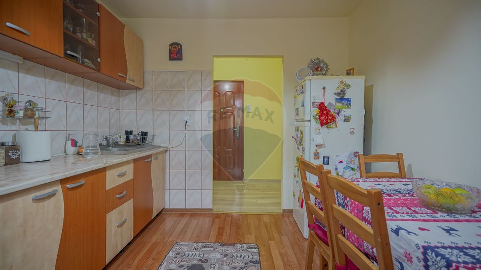 Apartament două camere decomandat la intrare în Răcădău!